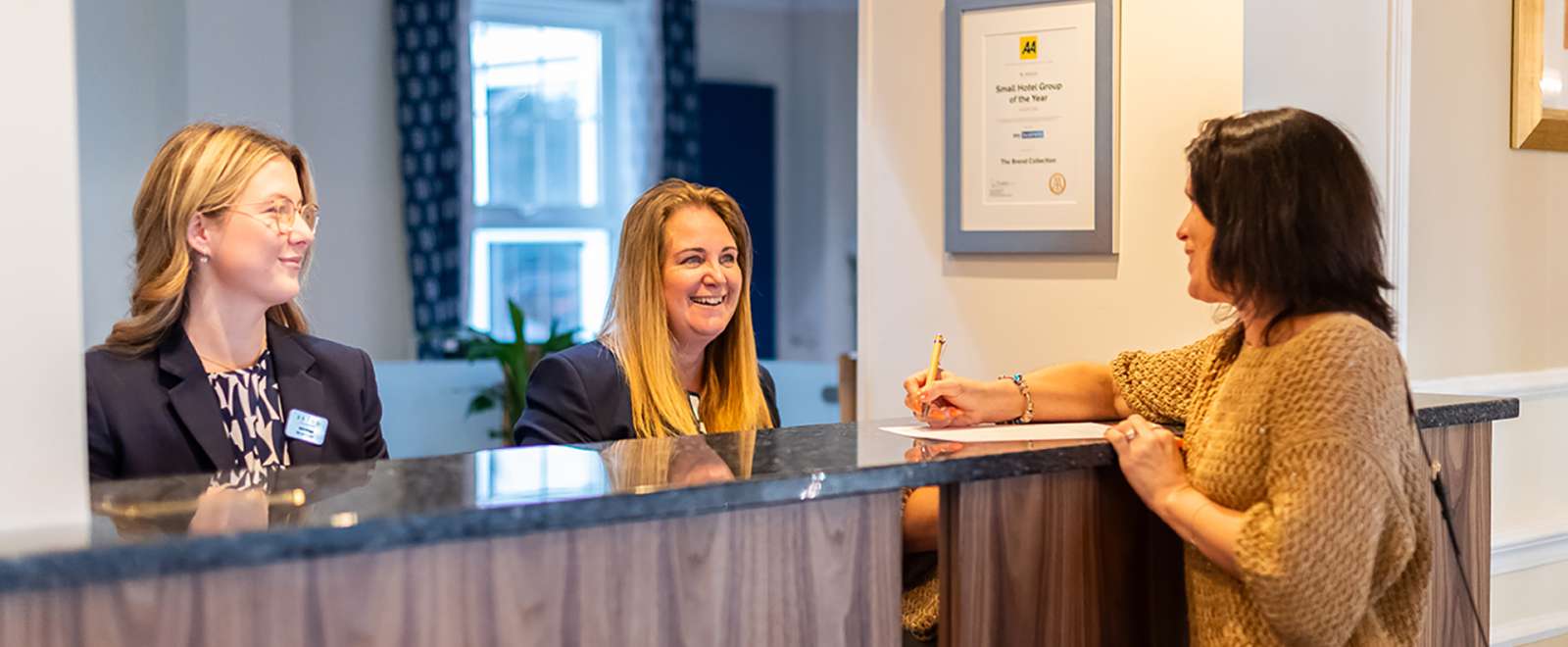woman_checking_in_at_the_carlyon_bay_hotel.jpg