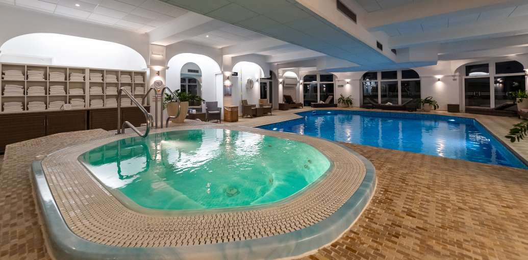 Spa bath at Carlyon Bay spa facilities 