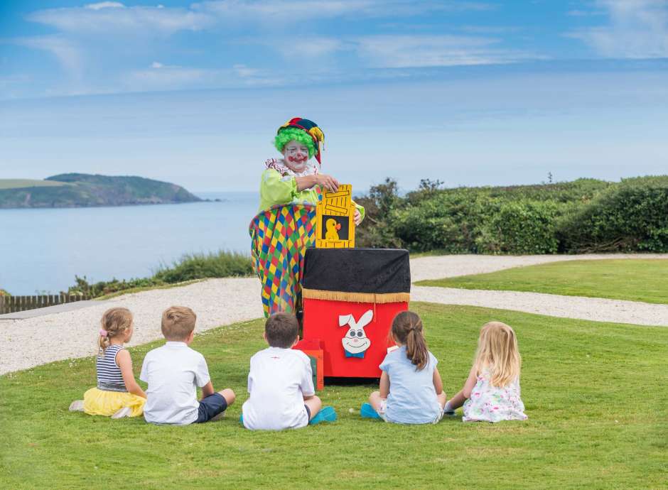 Carlyon Bay Hotel Childrens Outdoor Entertainment with Clown