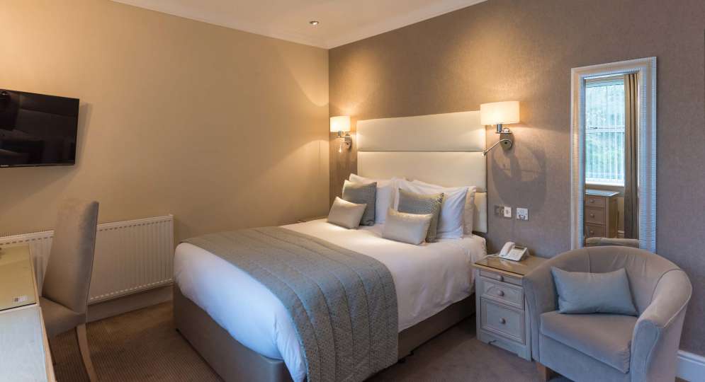 Carlyon Bay Hotel Double Inland Room (128) Bed and Seating