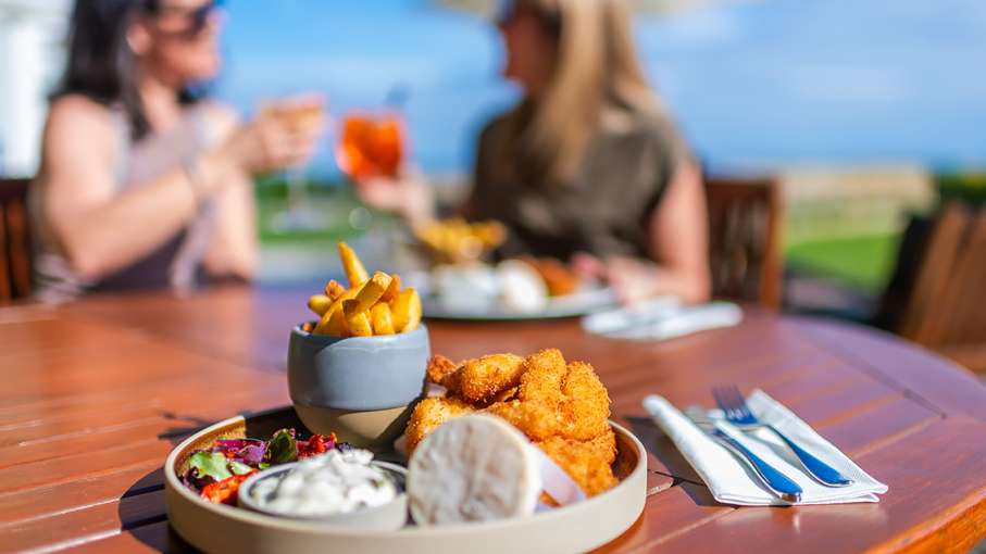 Women dining alfresco with drinks